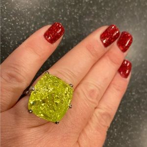 Juicy Couture big Citron (yellow green) cocktail ring size 7 - Statement Ring!